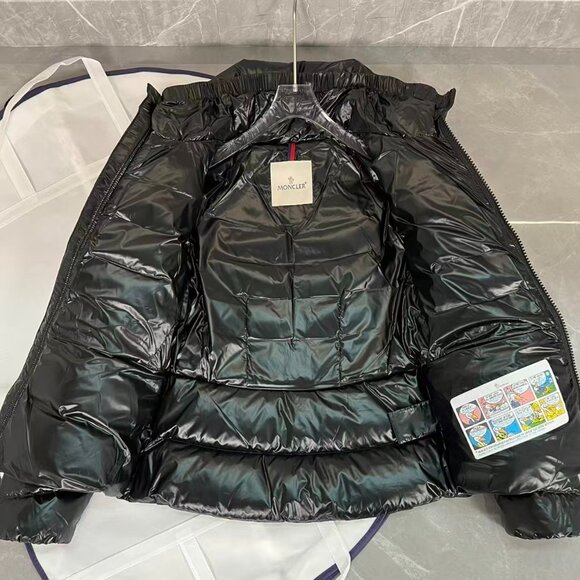 Women's Moncler Short Down Jacket Size M - Picture 10 of 10
